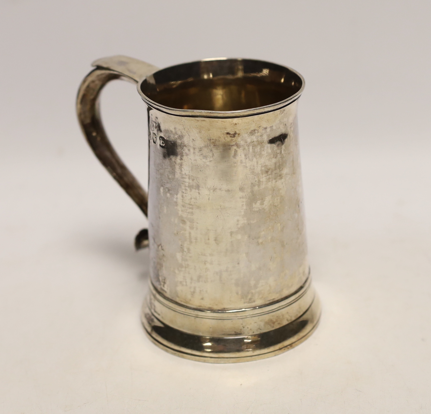 A George III silver mug, James Stamp, London, 1777, 12.6cm, 10.4oz.